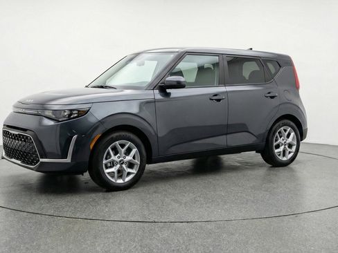 Used 2025 Kia Soul LX w/ LX Technology Package image 3