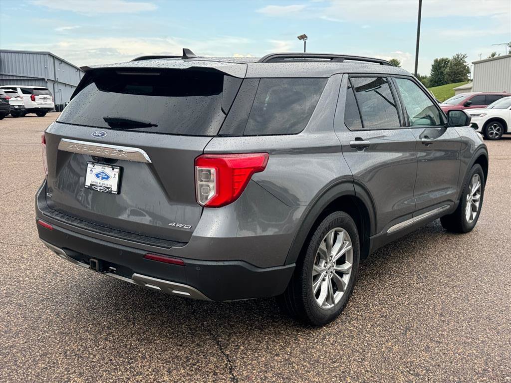 Used 2021 Ford Explorer XLT w/ Equipment Group 202A AWD/4WD image 4