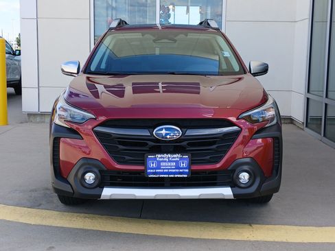 Used 2023 Subaru Outback Touring AWD/4WD image 4
