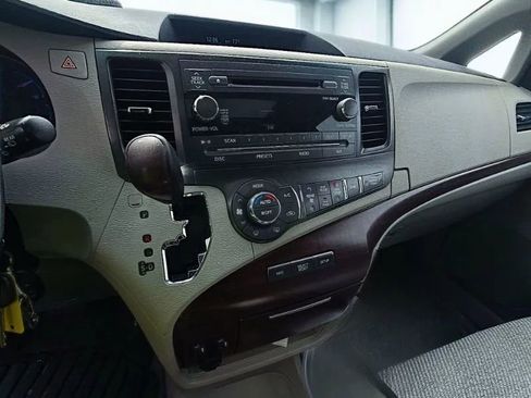 Used 2011 Toyota Sienna XLE image 7