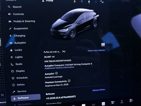 Used 2022 Tesla Model X image 7