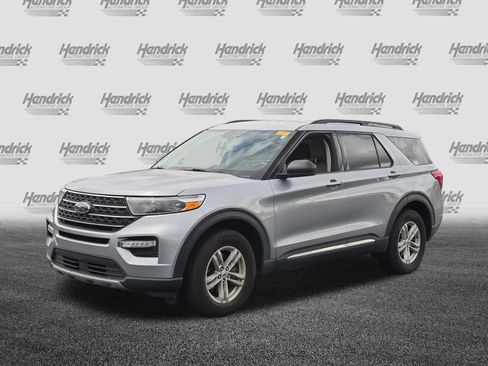 Used 2022 Ford Explorer XLT w/ Equipment Group 202A AWD/4WD image 5