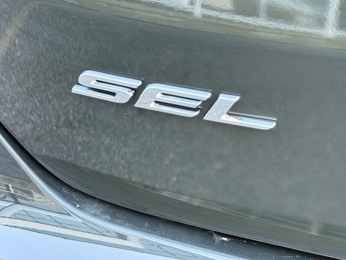 Certified 2022 Ford Edge SEL image 8