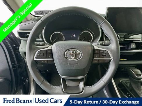 Used 2023 Toyota Highlander L image 14