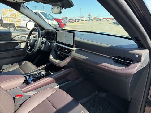 Certified 2025 Ford Explorer Platinum w/ Ultimate Package image 22