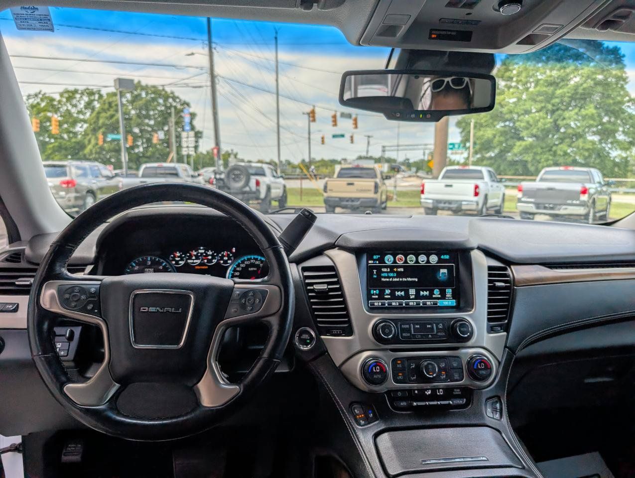 Used 2019 GMC Yukon XL Denali w/ Open Road Package RWD image 17