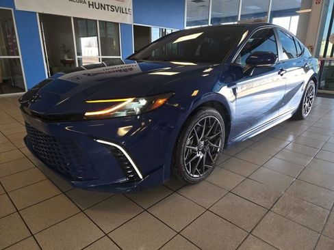 Used 2025 Toyota Camry XSE FWD image 4