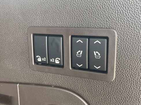 Used 2019 GMC Yukon Denali w/ Open Road Package RWD image 12