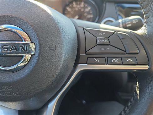 Used 2017 Nissan Rogue SV image 20