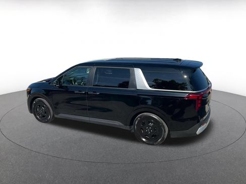Used 2026 Kia Carnival FWD image 9