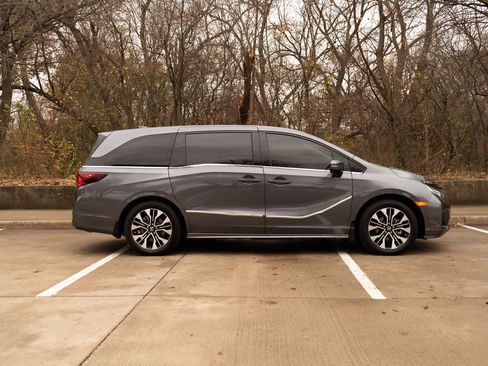 Used 2025 Honda Odyssey Elite image 10