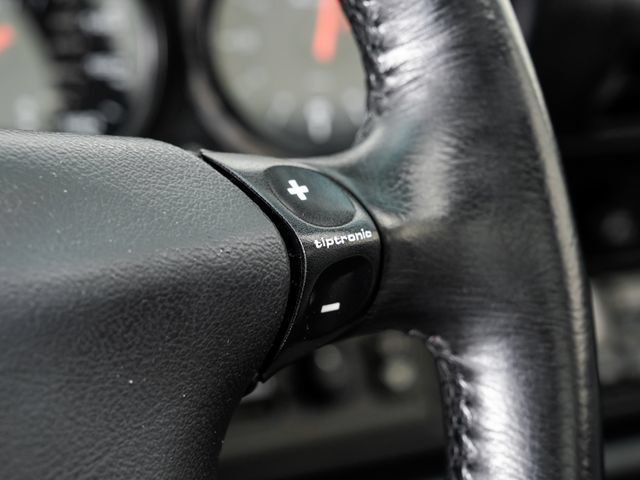 Used 1995 Porsche 911 Carrera RWD image 14