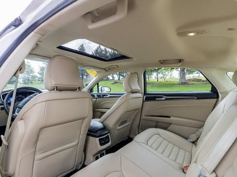 Used 2015 Ford Fusion SE w/ Equipment Group 502A FWD image 12
