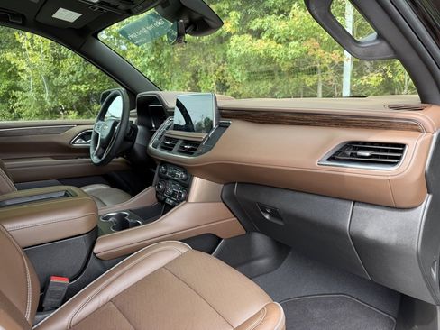 Certified 2024 Chevrolet Suburban High Country w/ Premium Package 2 image 24