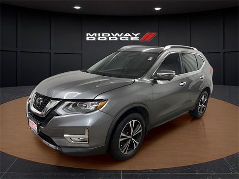 Used 2019 Nissan Rogue SV w/ Sun & Sound Touring Package image 2