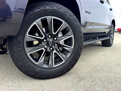 Used 2024 Chevrolet Tahoe Z71 w/ Luxury Package image 2