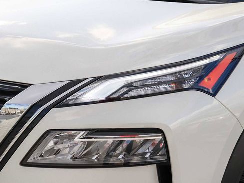 Used 2023 Nissan Rogue SV image 7