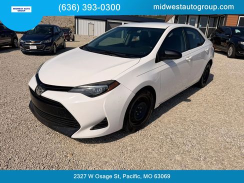 Used 2019 Toyota Corolla LE image 1