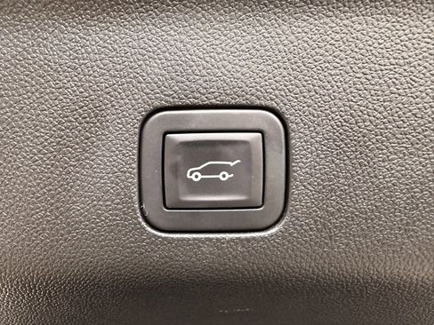 Used 2024 Chevrolet Tahoe Z71 image 9