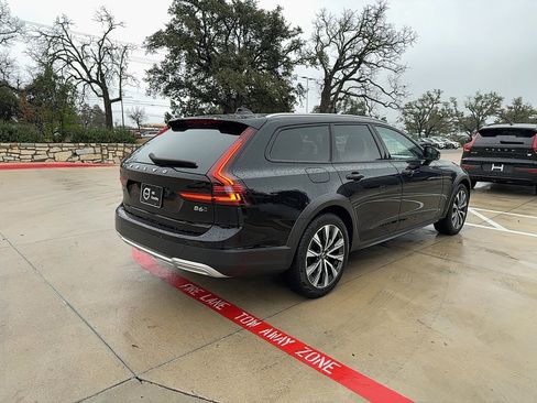 Certified 2023 Volvo V90 B6 Cross Country Plus image 6