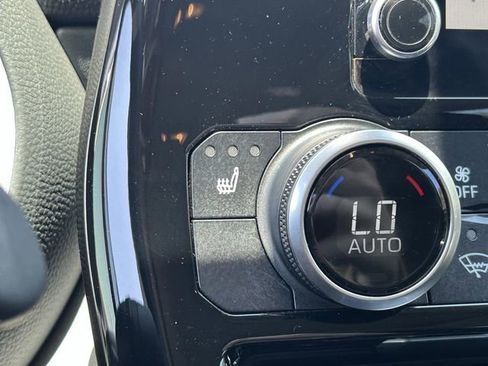 Used 2023 Toyota Highlander XLE FWD image 28