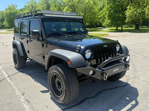 Used 2015 Jeep Wrangler Unlimited Sport AWD/4WD image 3
