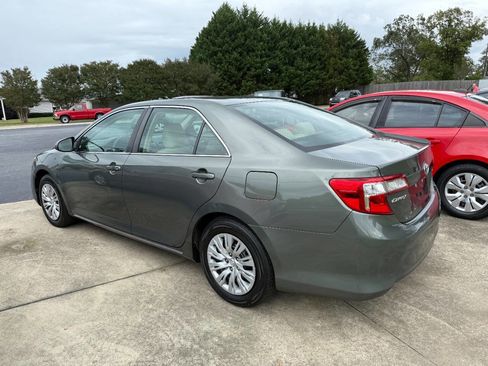 Used 2012 Toyota Camry LE image 2