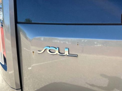 Used 2010 Kia Soul + image 4