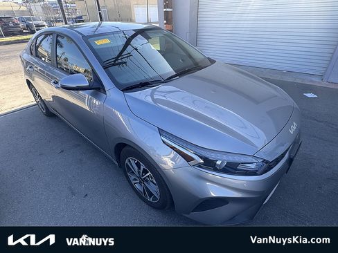 Used 2024 Kia Forte LXS w/ LXS Technology Package FWD image 1