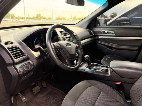 Used 2019 Ford Explorer XLT w/ Equipment Group 201A AWD/4WD image 8