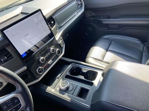 Used 2023 Ford Expedition XLT image 25