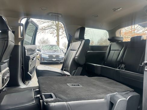 Used 2024 Ford Expedition XLT image 26