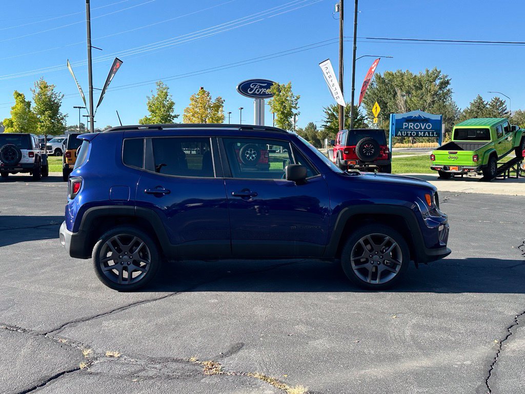 Used 2021 Jeep Renegade Latitude AWD/4WD image 9