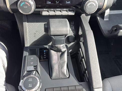 Used 2024 Toyota Tacoma SR5 AWD/4WD image 27