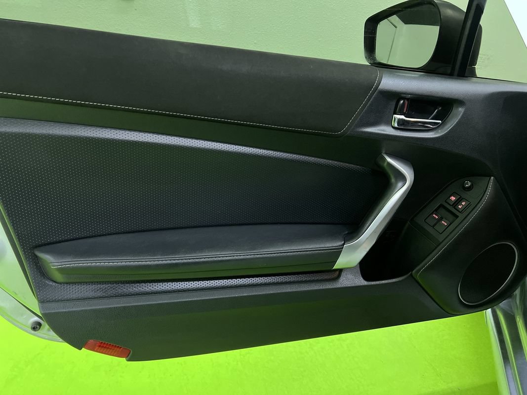 Used 2020 Toyota 86 RWD image 13