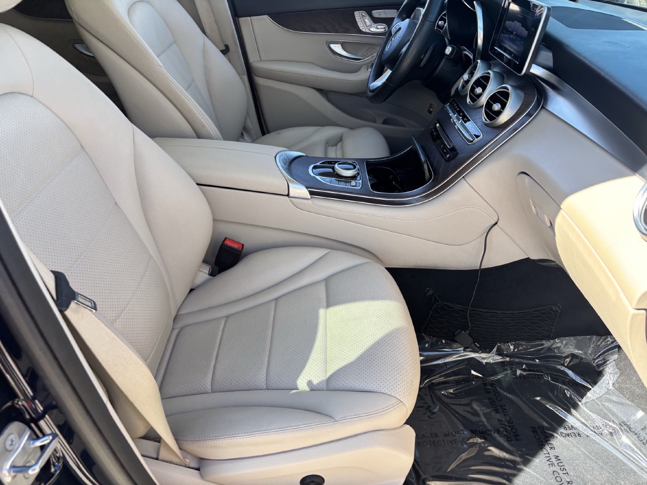 Used 2019 Mercedes-Benz GLC 300 4MATIC image 9