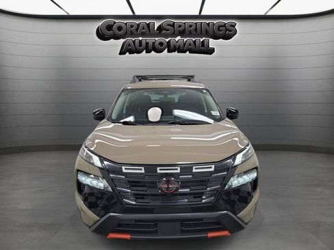 Used 2025 Nissan Rogue SV AWD/4WD image 2