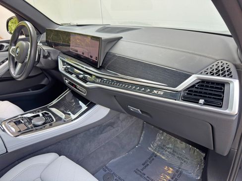 Used 2024 BMW X5 xDrive40i w/ M Sport Package AWD/4WD image 15