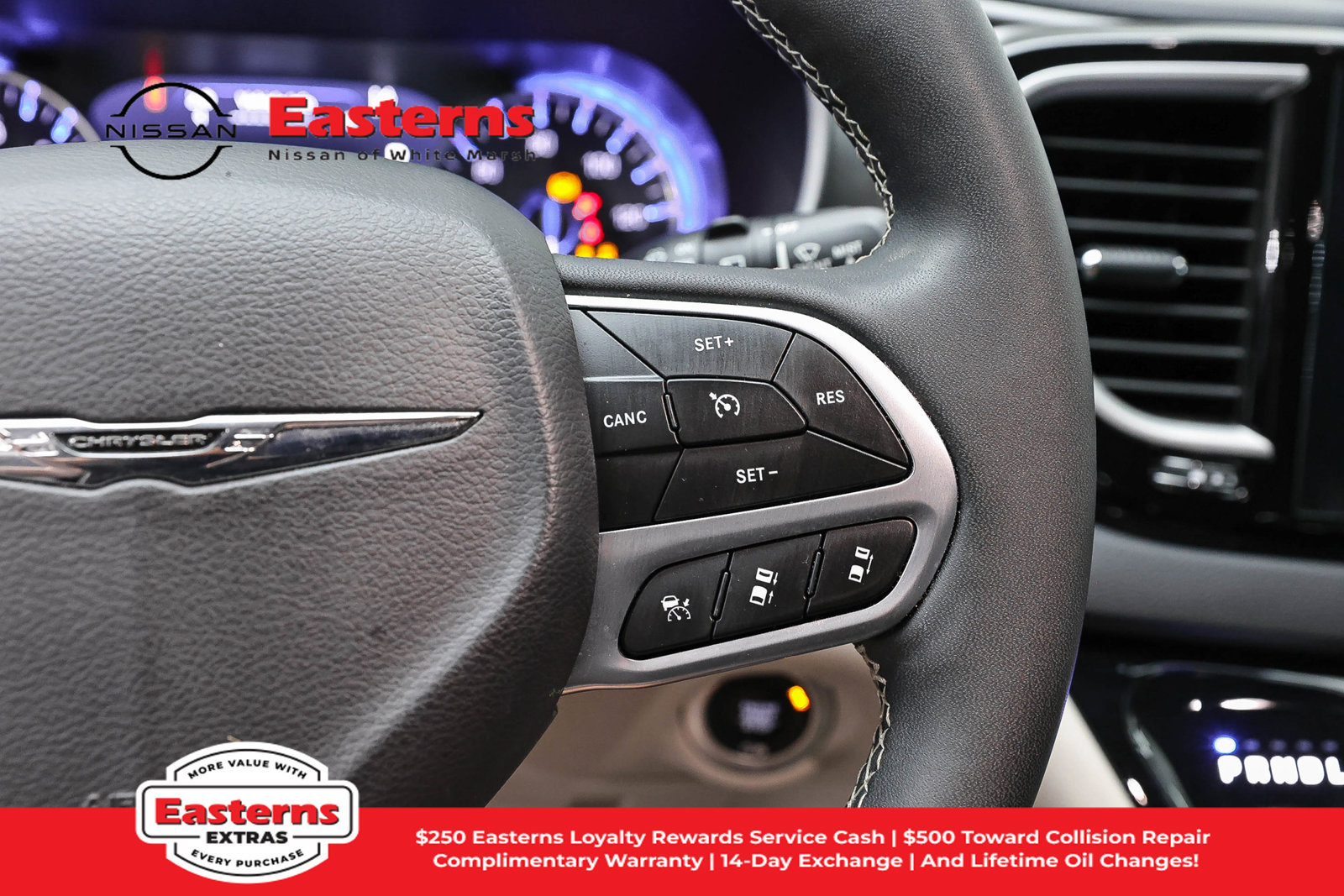 Used 2024 Chrysler Pacifica Touring-L FWD image 16