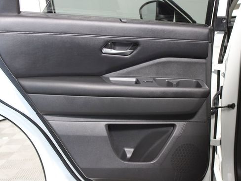 Used 2023 Nissan Pathfinder SL image 32