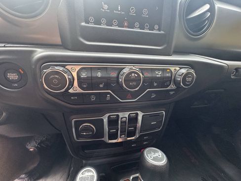 Used 2018 Jeep Wrangler Unlimited Sport S AWD/4WD image 36