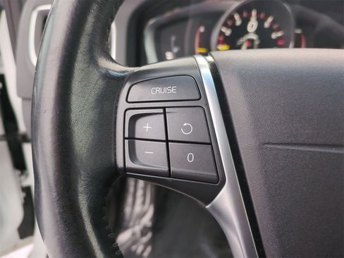 Used 2017 Volvo V60 T5 Cross Country w/ Convenience Package image 24