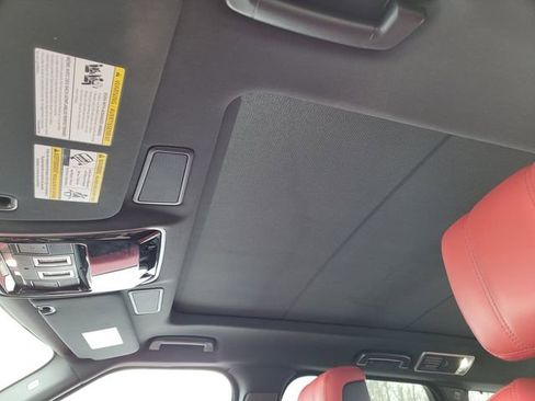 Used 2021 Land Rover Range Rover Sport HST image 11