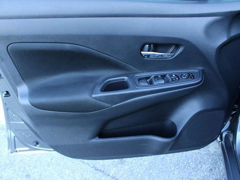 Used 2021 Nissan Versa SV image 9