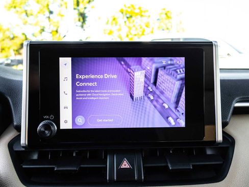 Certified 2025 Toyota RAV4 LE image 27