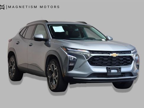 Used 2024 Chevrolet Trax LT FWD image 6