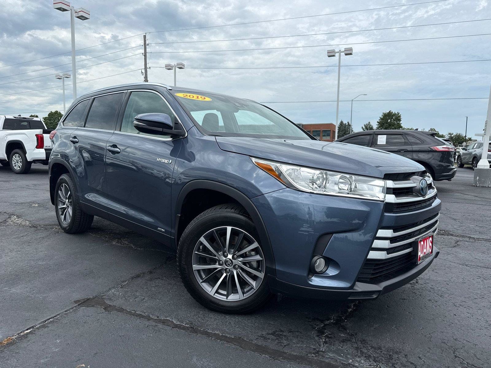 Used 2019 Toyota Highlander XLE AWD/4WD image 2