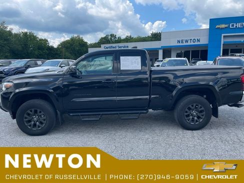 Used 2022 Toyota Tacoma SR5 w/ SR5 Appearance Package (SM) AWD/4WD image 30