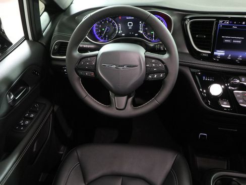 New 2026 Chrysler Pacifica Select image 17