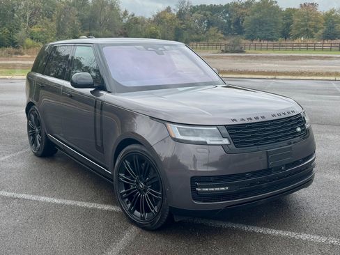 Used 2022 Land Rover Range Rover SE image 1